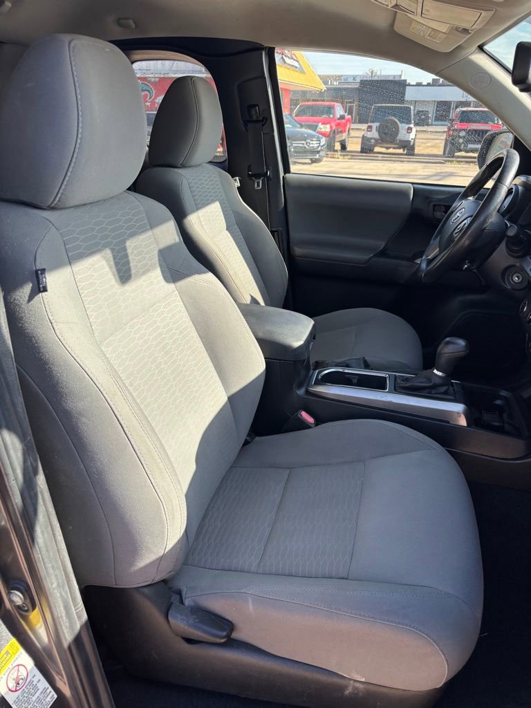 Used 2016 Toyota Tacoma SR5 w/ SR5 Appearance Package (SN) image 10