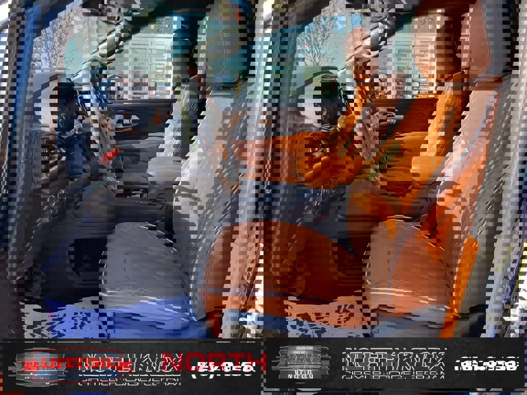 Used 2024 Chrysler Pacifica Pinnacle w/ Trailer Tow Group image 3