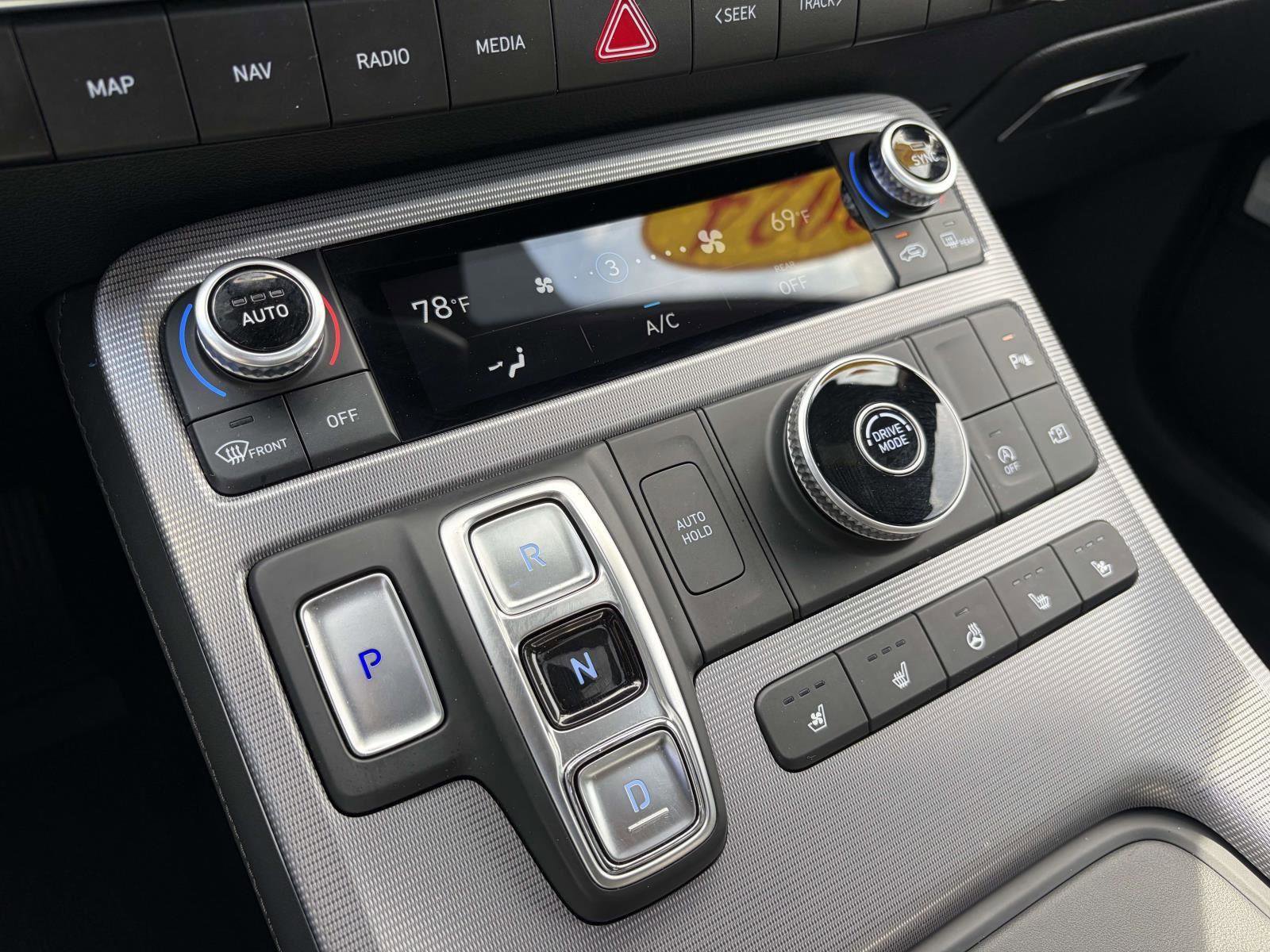 Used 2024 Hyundai Palisade Calligraphy image 13