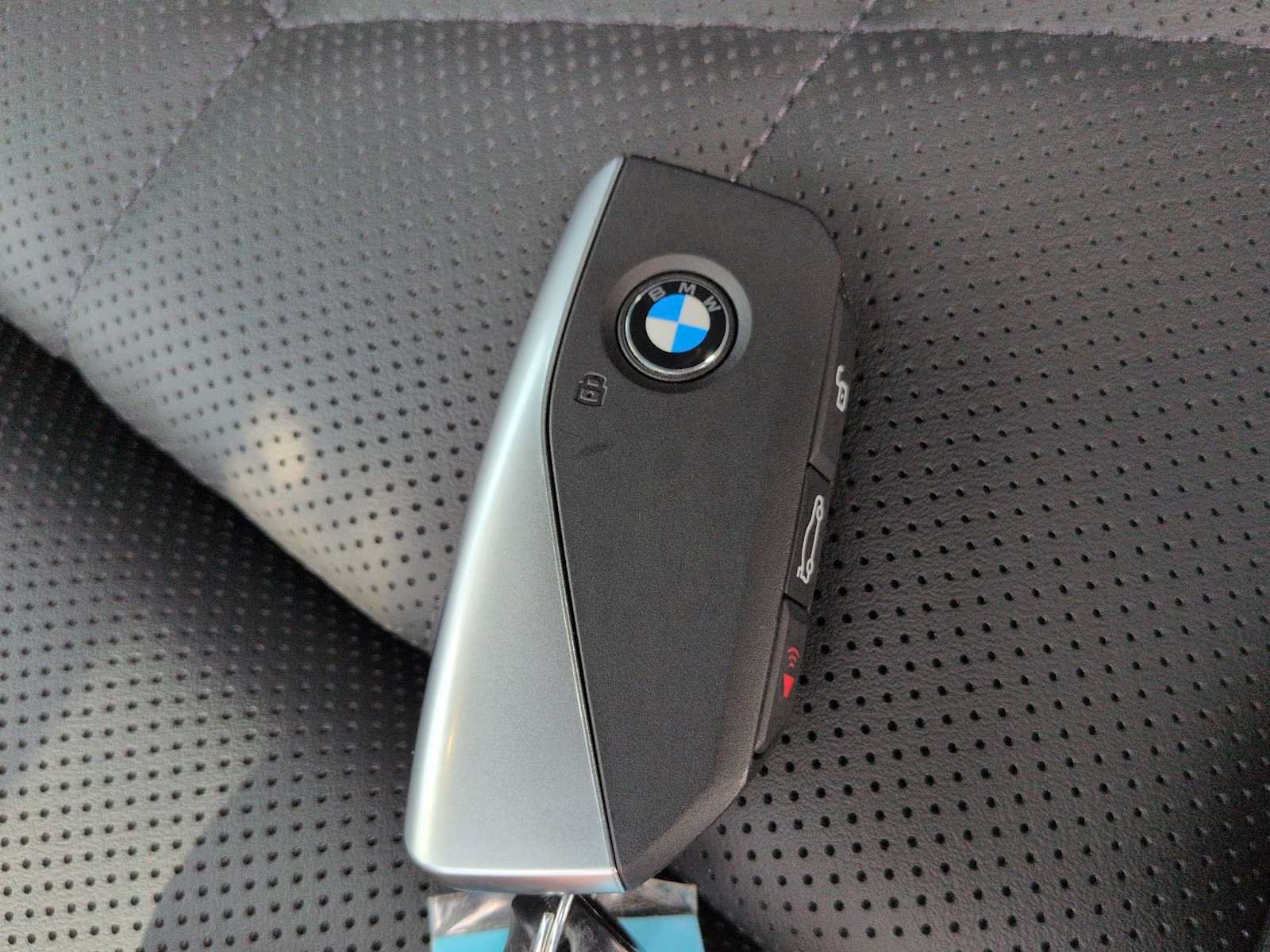 Used 2027 BMW 550e xDrive AWD/4WD image 38