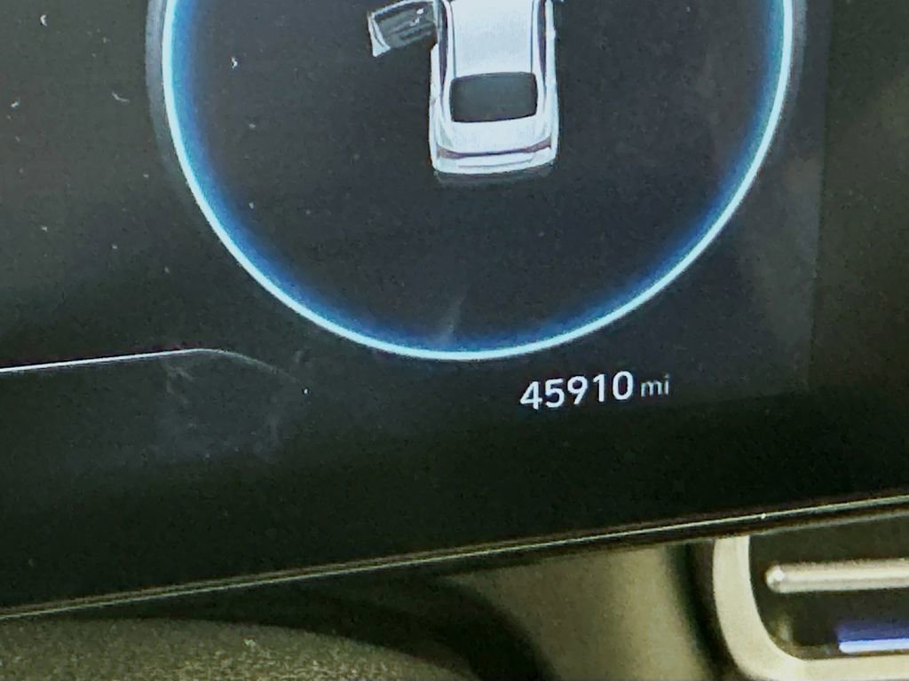 Used 2024 Hyundai Elantra Limited image 17