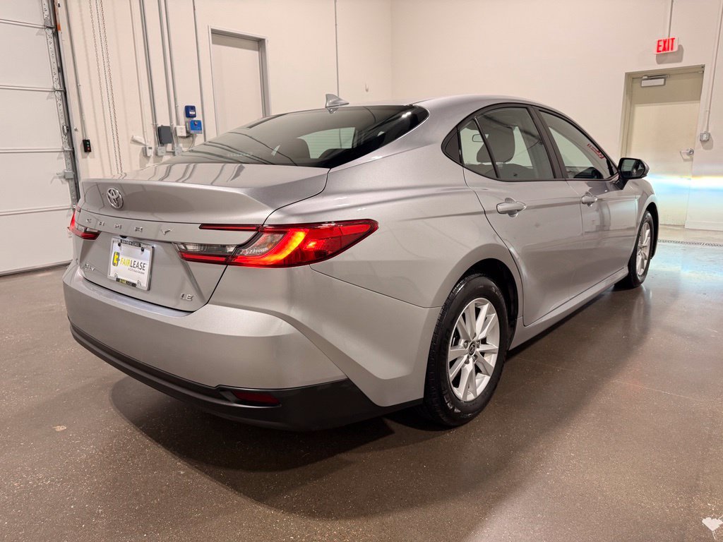 Used 2025 Toyota Camry LE FWD image 5