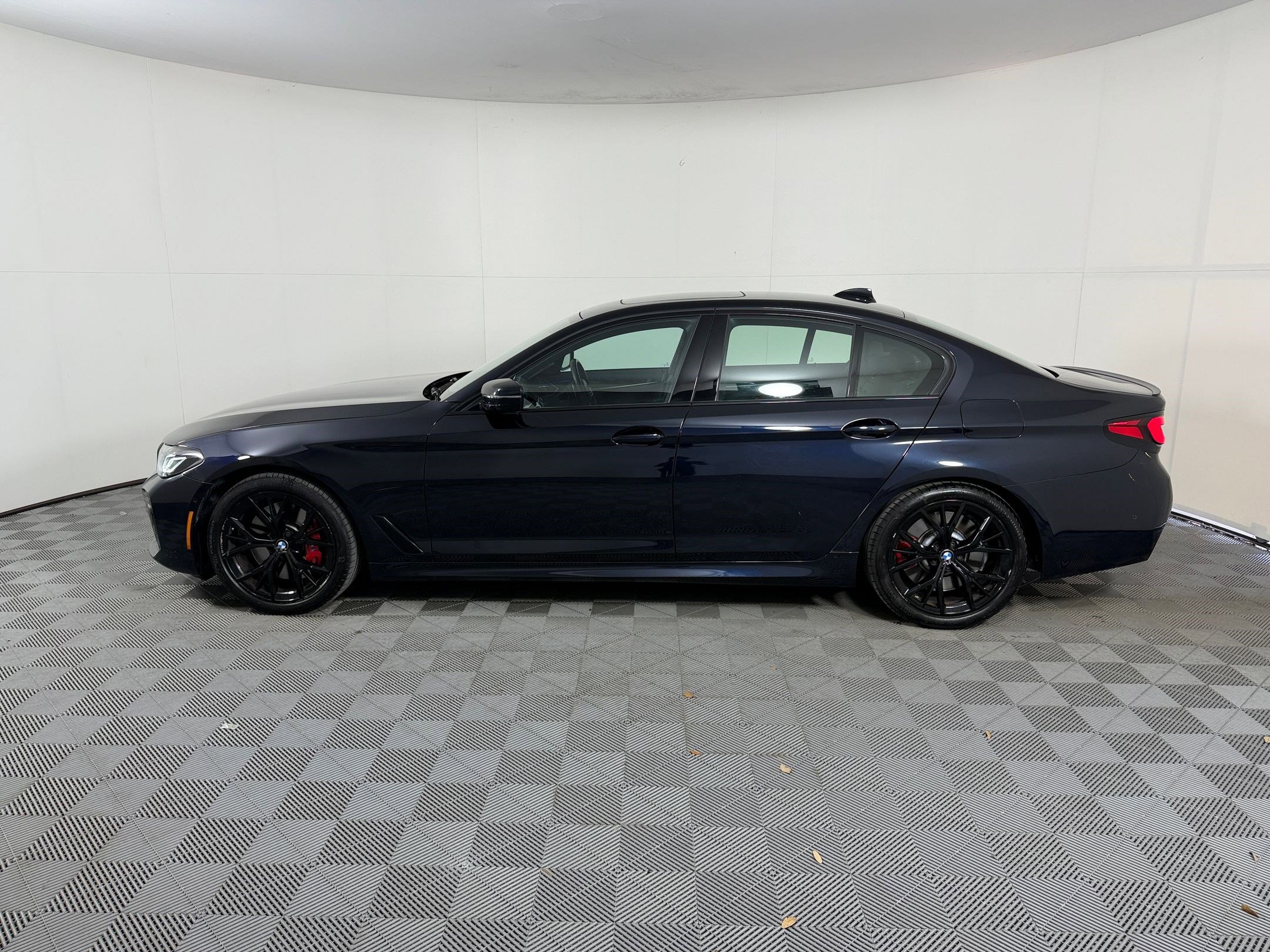 Used 2023 BMW 540i w/ M Sport Package RWD image 2