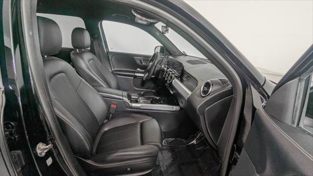 Used 2022 Mercedes-Benz GLB 250 w/ Premium Package image 23