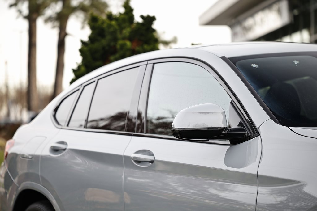 Used 2025 BMW X4 xDrive30i w/ Premium Package image 3