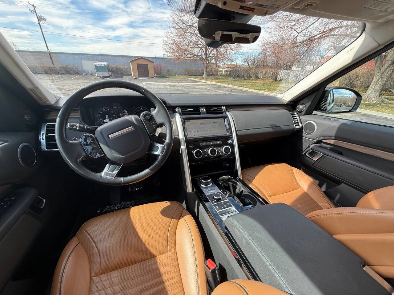 Used 2020 Land Rover Discovery HSE image 9