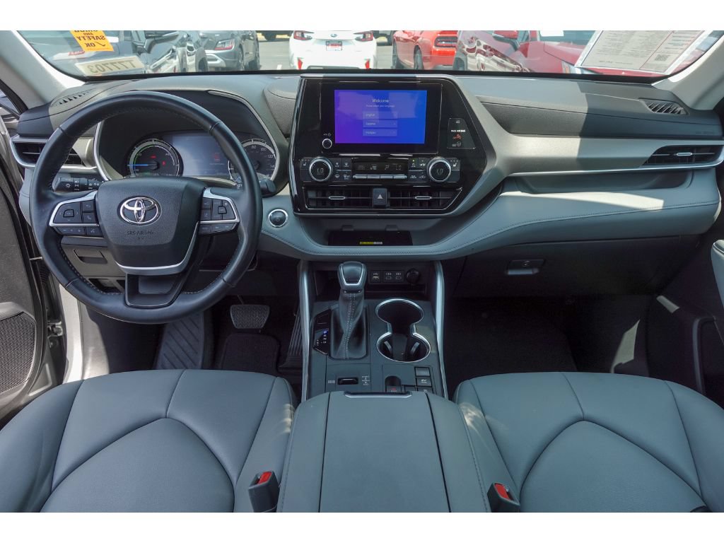 Used 2023 Toyota Highlander XLE FWD image 25