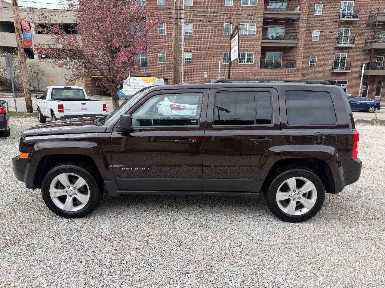 Used 2014 Jeep Patriot Latitude AWD/4WD image 2