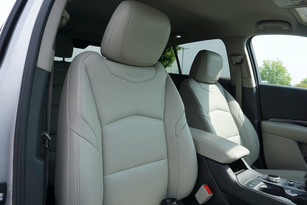 Used 2022 Cadillac XT4 Luxury w/ Cold Weather Package FWD image 55