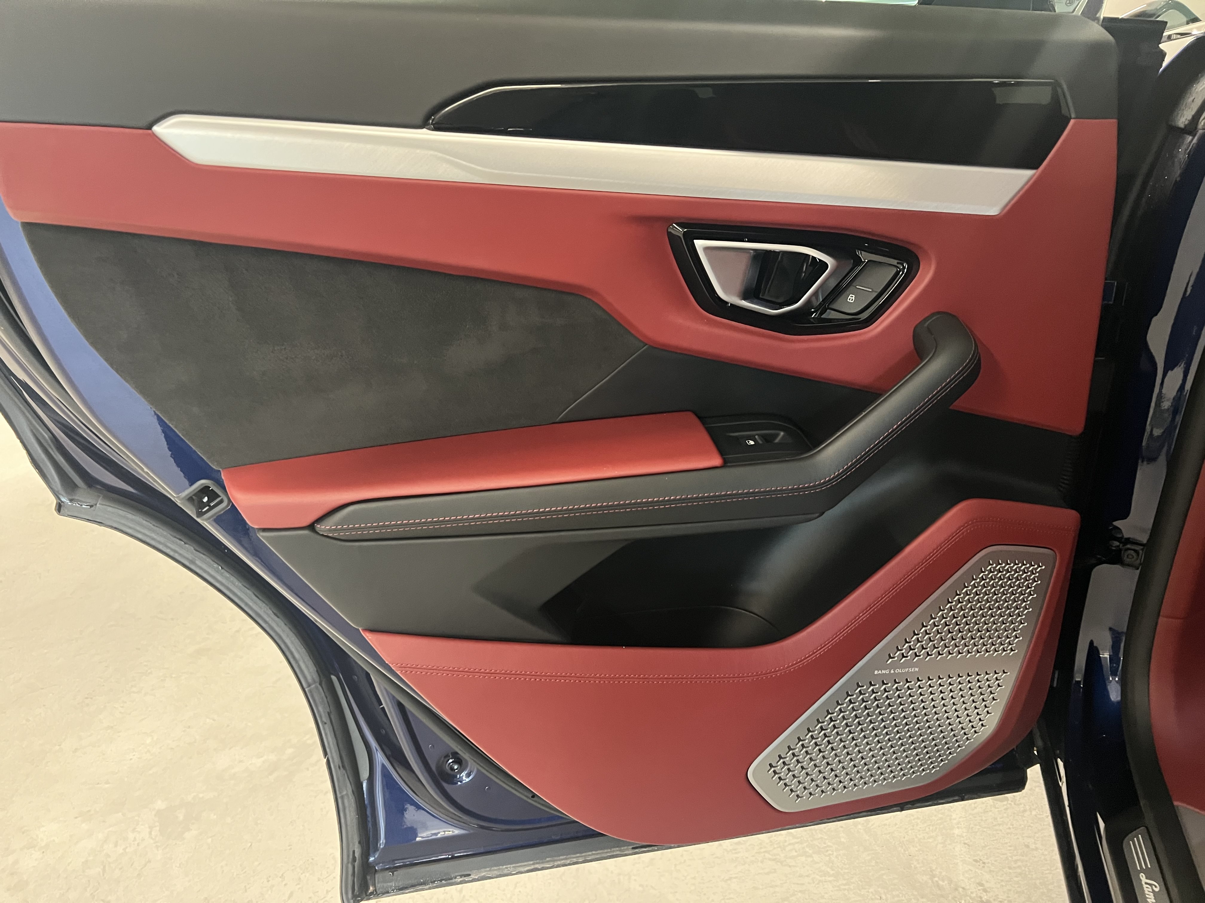 Used 2019 Lamborghini Urus AWD/4WD image 10