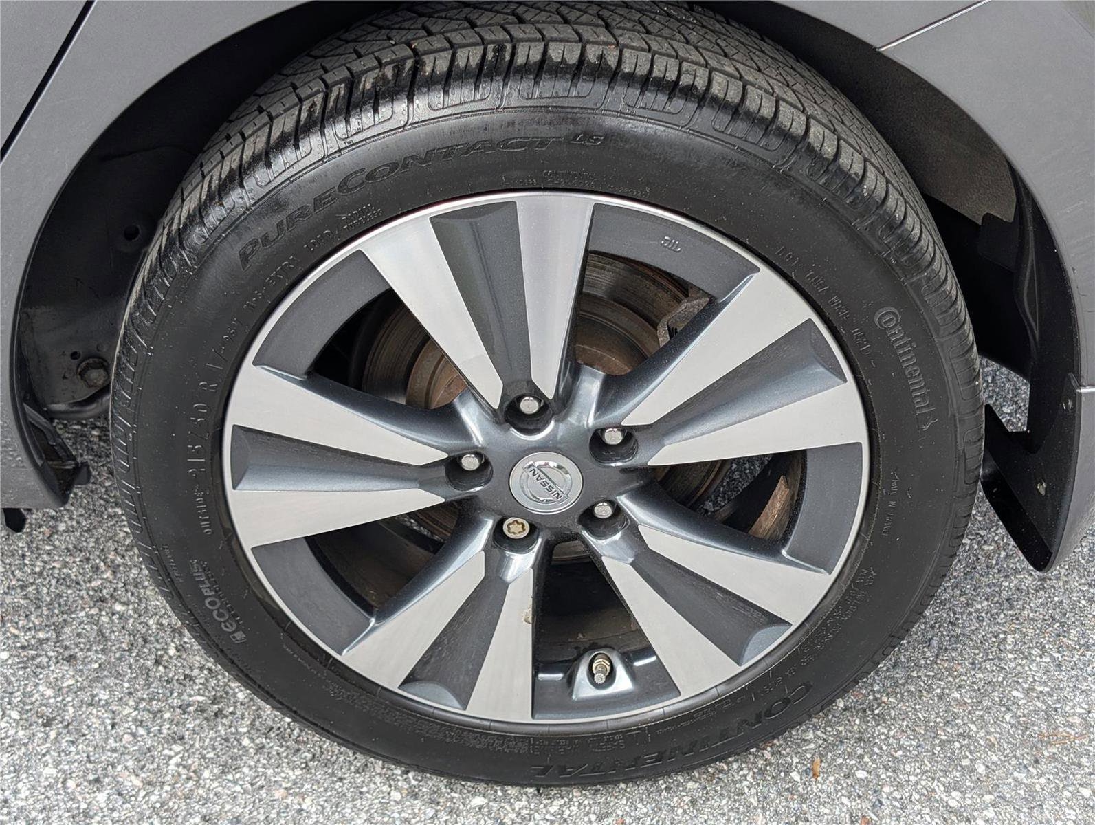 Used 2015 Nissan Leaf SL w/ Premium Package FWD image 11