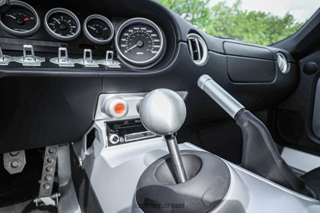 Used 2005 Ford GT RWD image 26