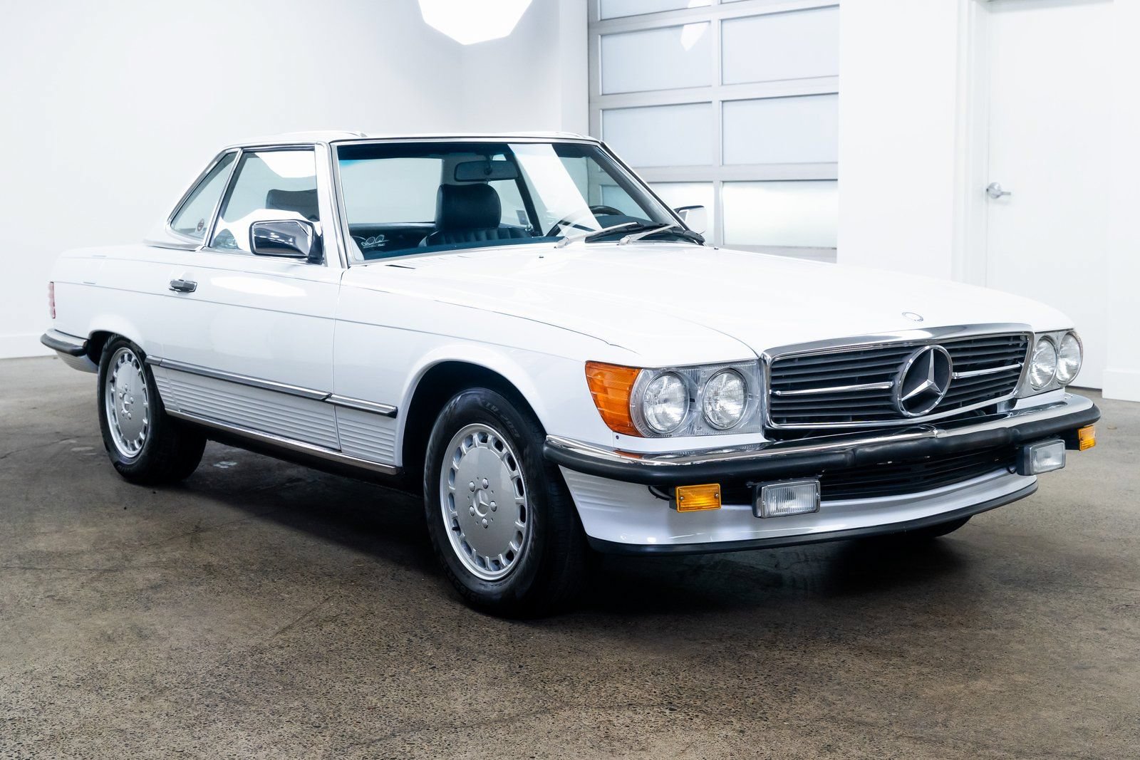 Used 1988 Mercedes-Benz 560 SL image 4