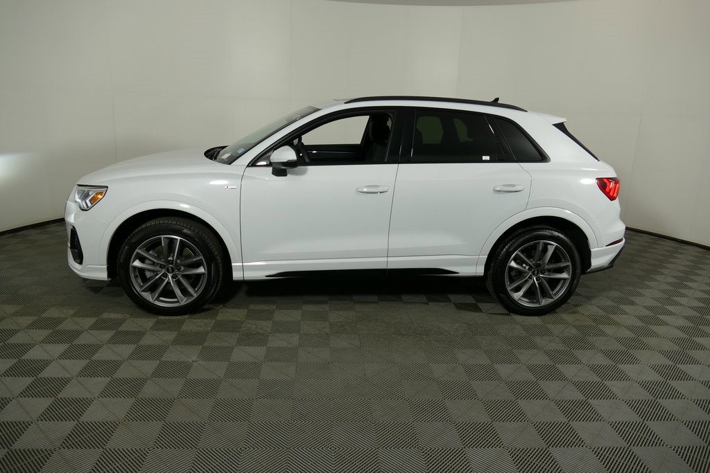 Certified 2025 Audi Q3 2.0T Premium w/ Black Optic Sport Package image 6