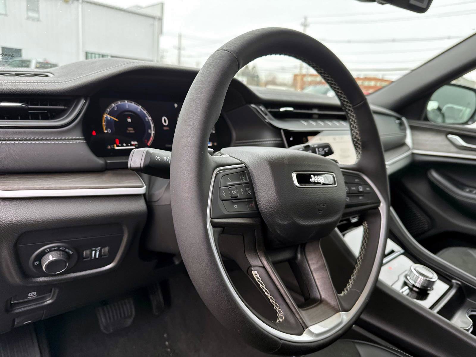 New 2026 Jeep Grand Cherokee Altitude image 9
