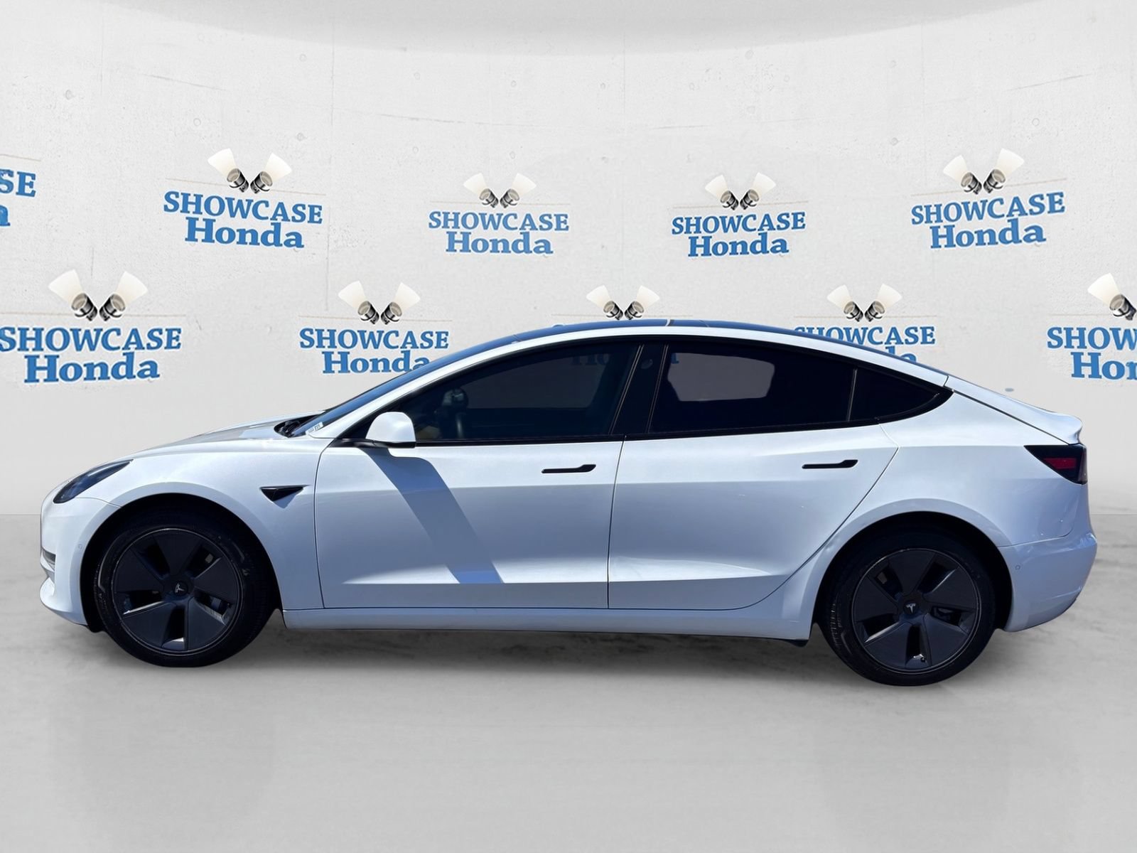 Used 2021 Tesla Model 3 Standard Range RWD image 4
