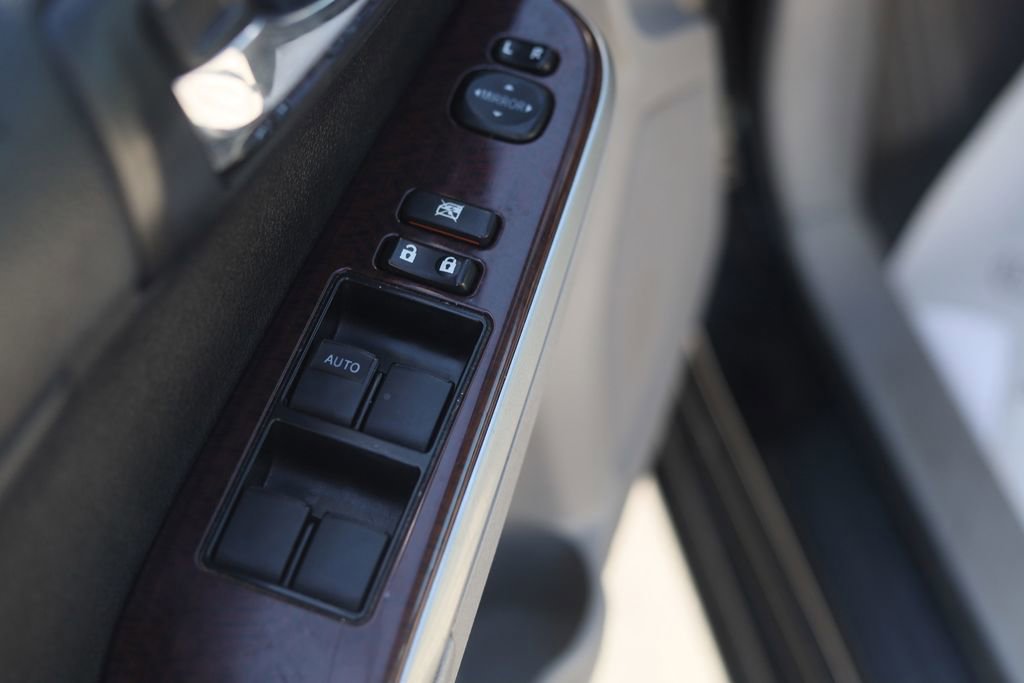 Used 2014 Toyota Camry XLE w/ Leather Package FWD image 16