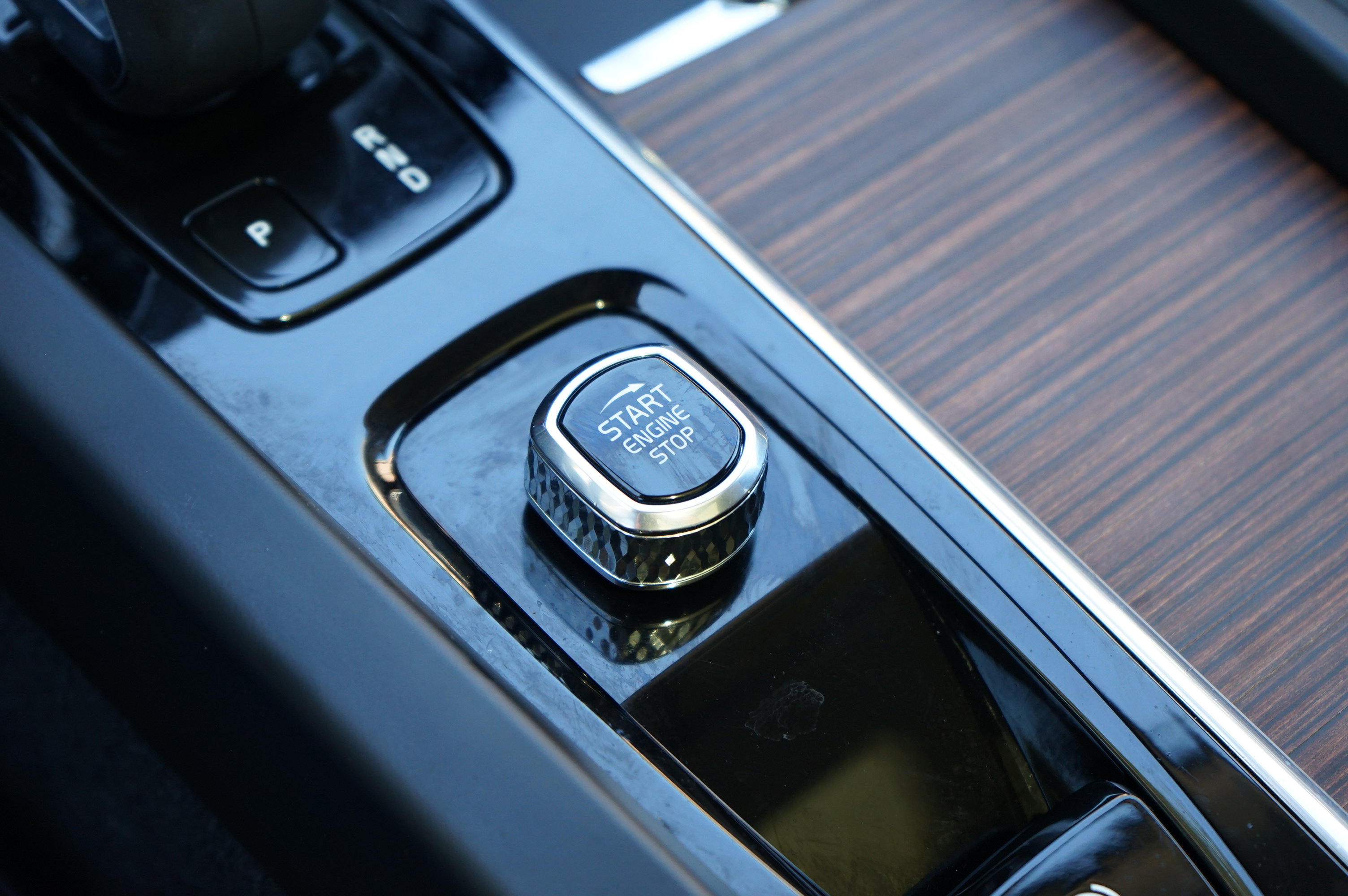 Used 2022 Volvo XC60 B5 Momentum image 29