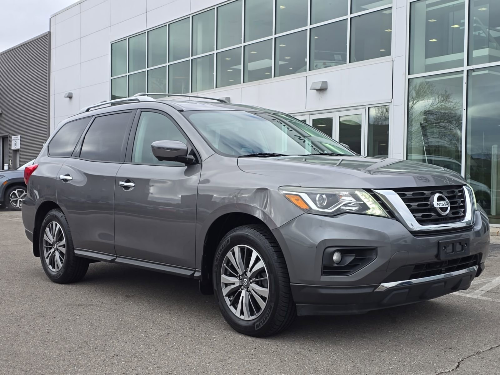 Used 2017 Nissan Pathfinder SL AWD/4WD image 3