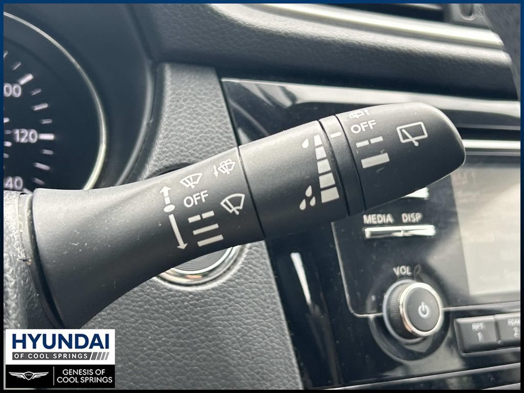 Used 2015 Nissan Rogue SV FWD image 29