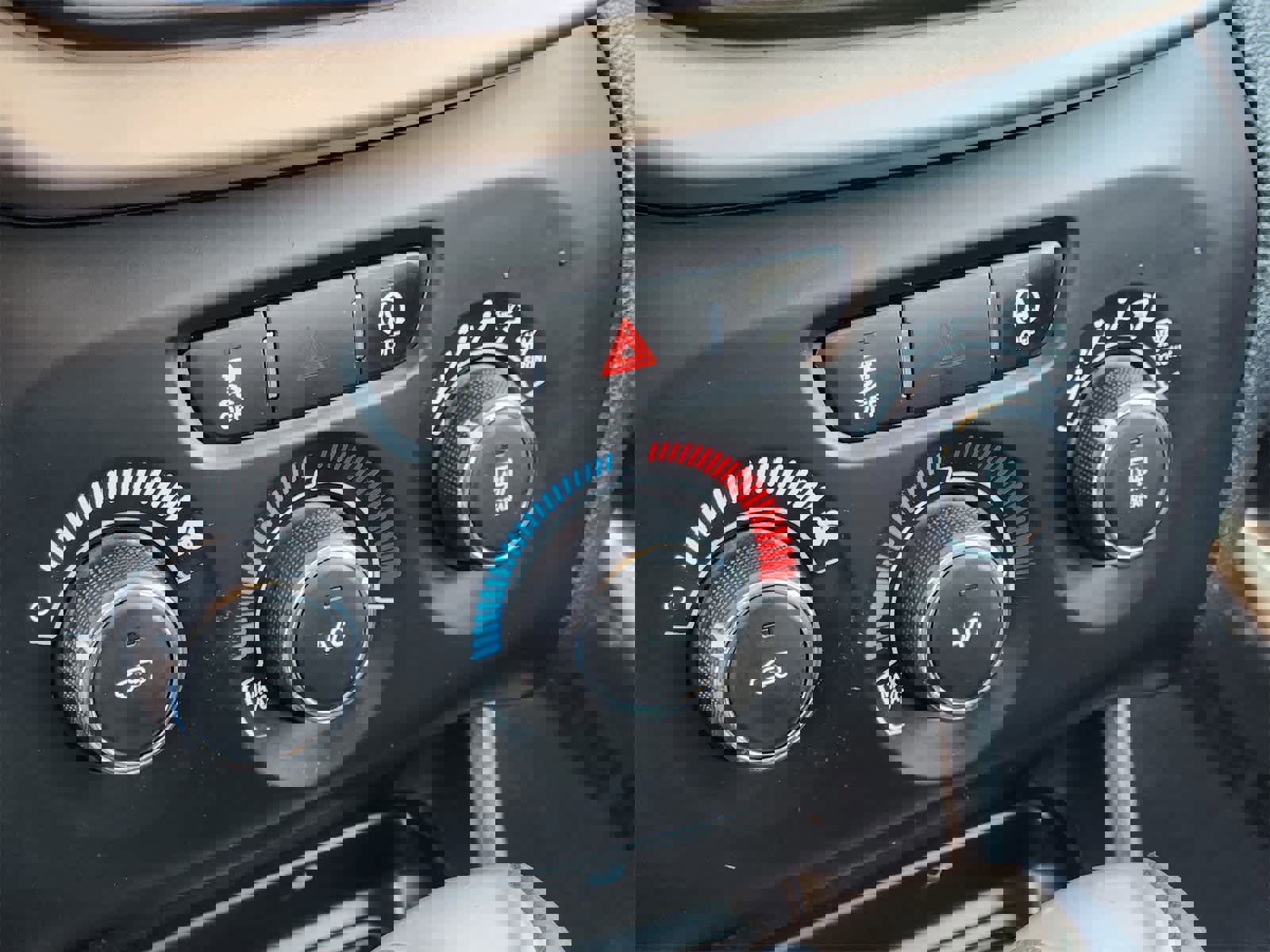 Used 2018 Jeep Cherokee Latitude image 21