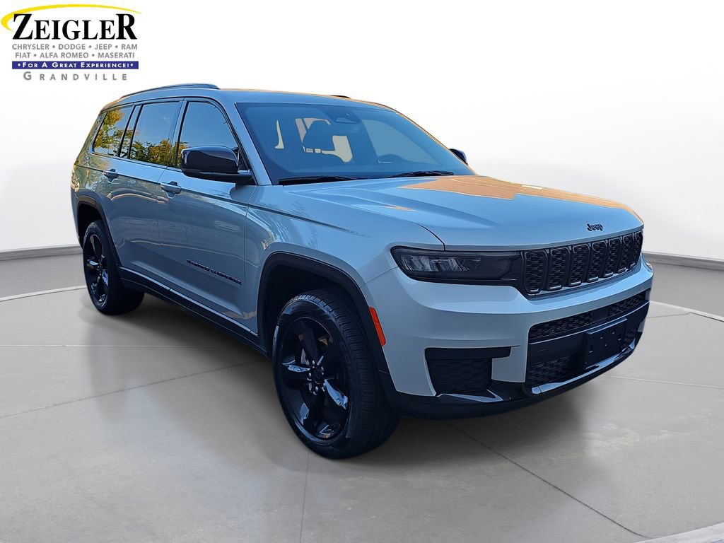 Certified 2023 Jeep Grand Cherokee L Laredo image 3