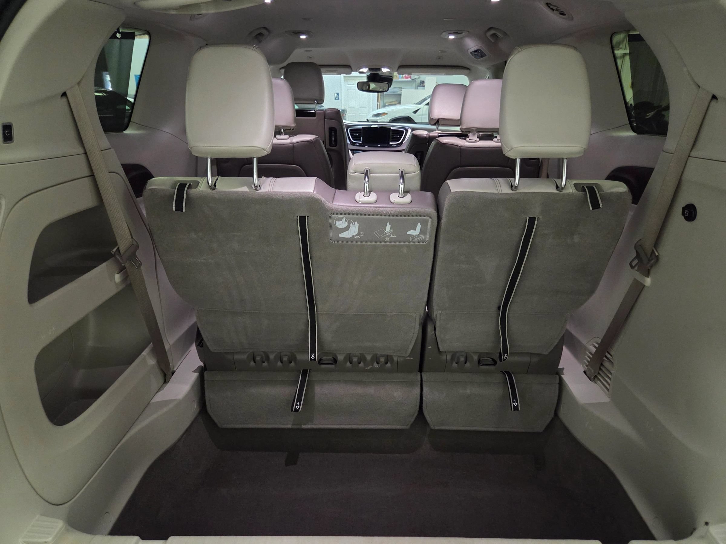 Used 2018 Chrysler Pacifica Touring-L Plus FWD image 43