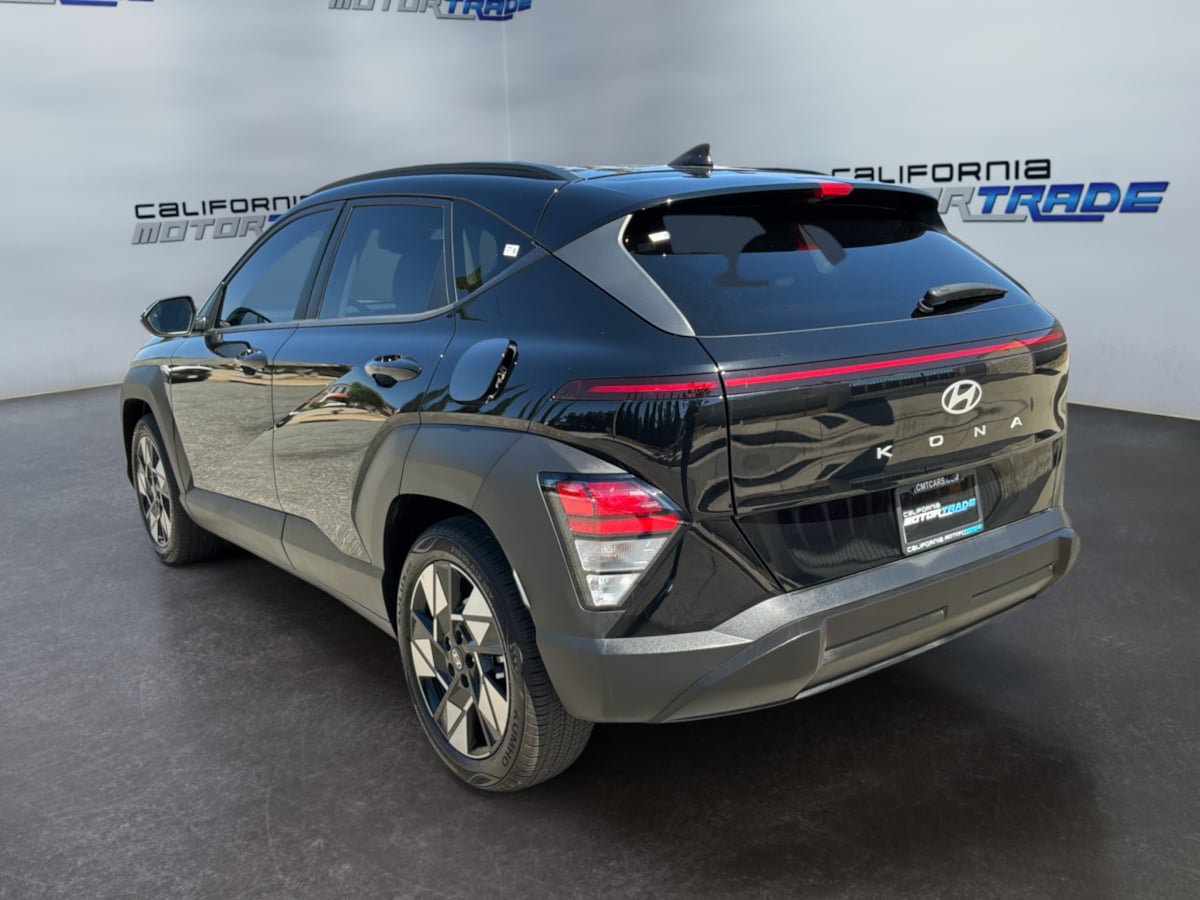 Used 2025 Hyundai Kona SEL FWD image 7