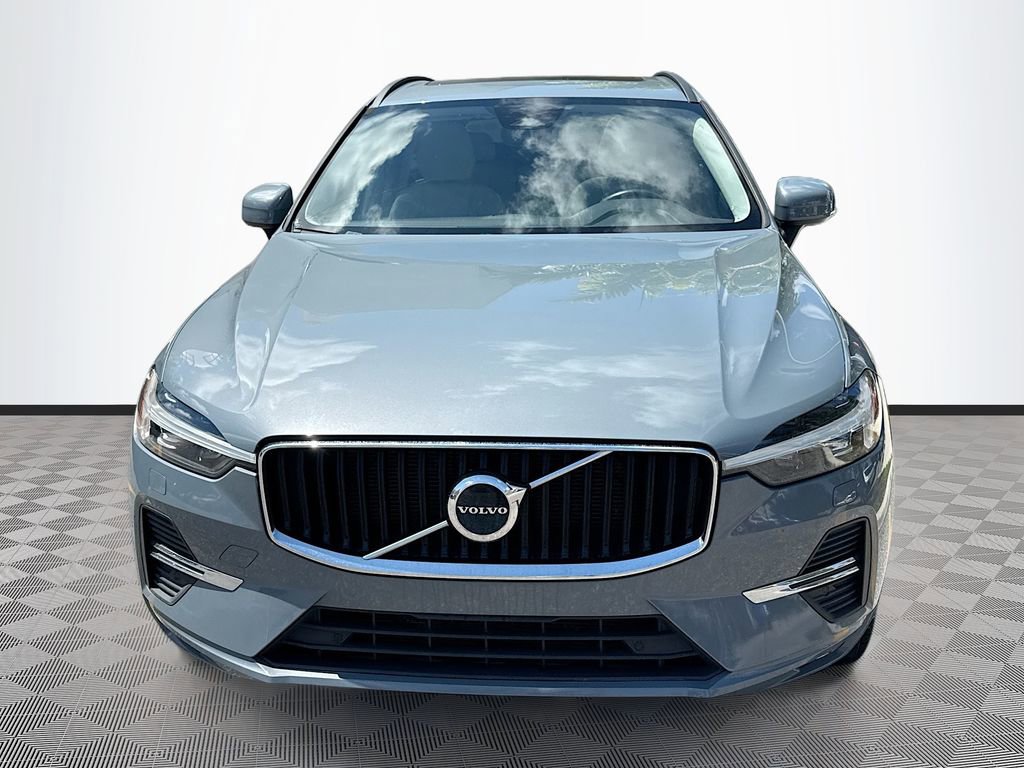 Used 2022 Volvo XC60 B5 Momentum w/ Climate Package image 2