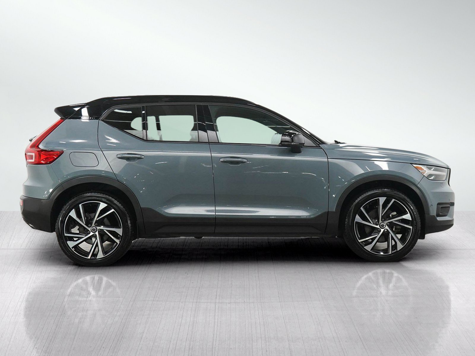 Used 2020 Volvo XC40 T5 R-Design AWD/4WD image 6