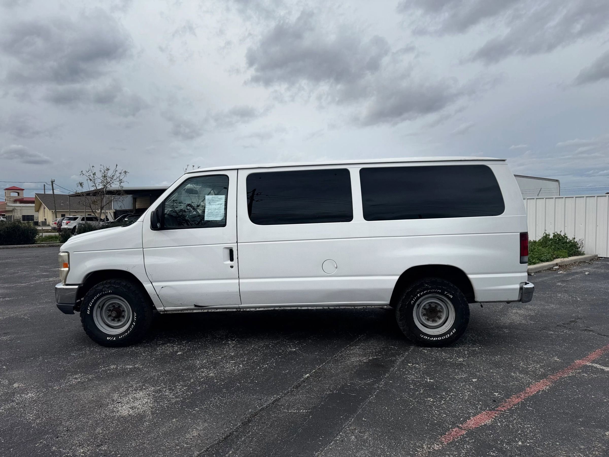 Used 2010 Ford E-350 and Econoline 350 XL image 8