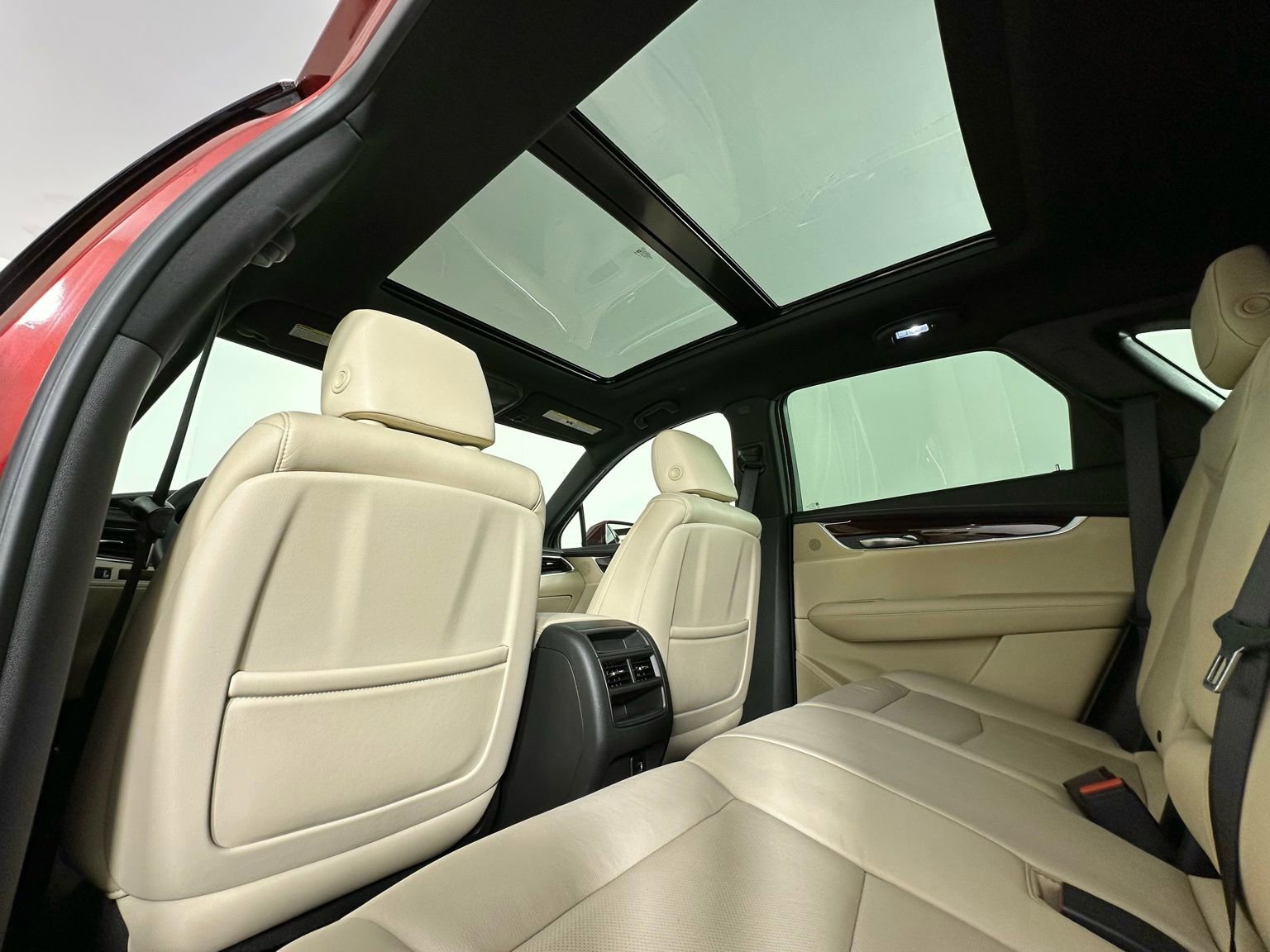 Used 2017 Cadillac XT5 Luxury w/ Driver Awareness Package image 19