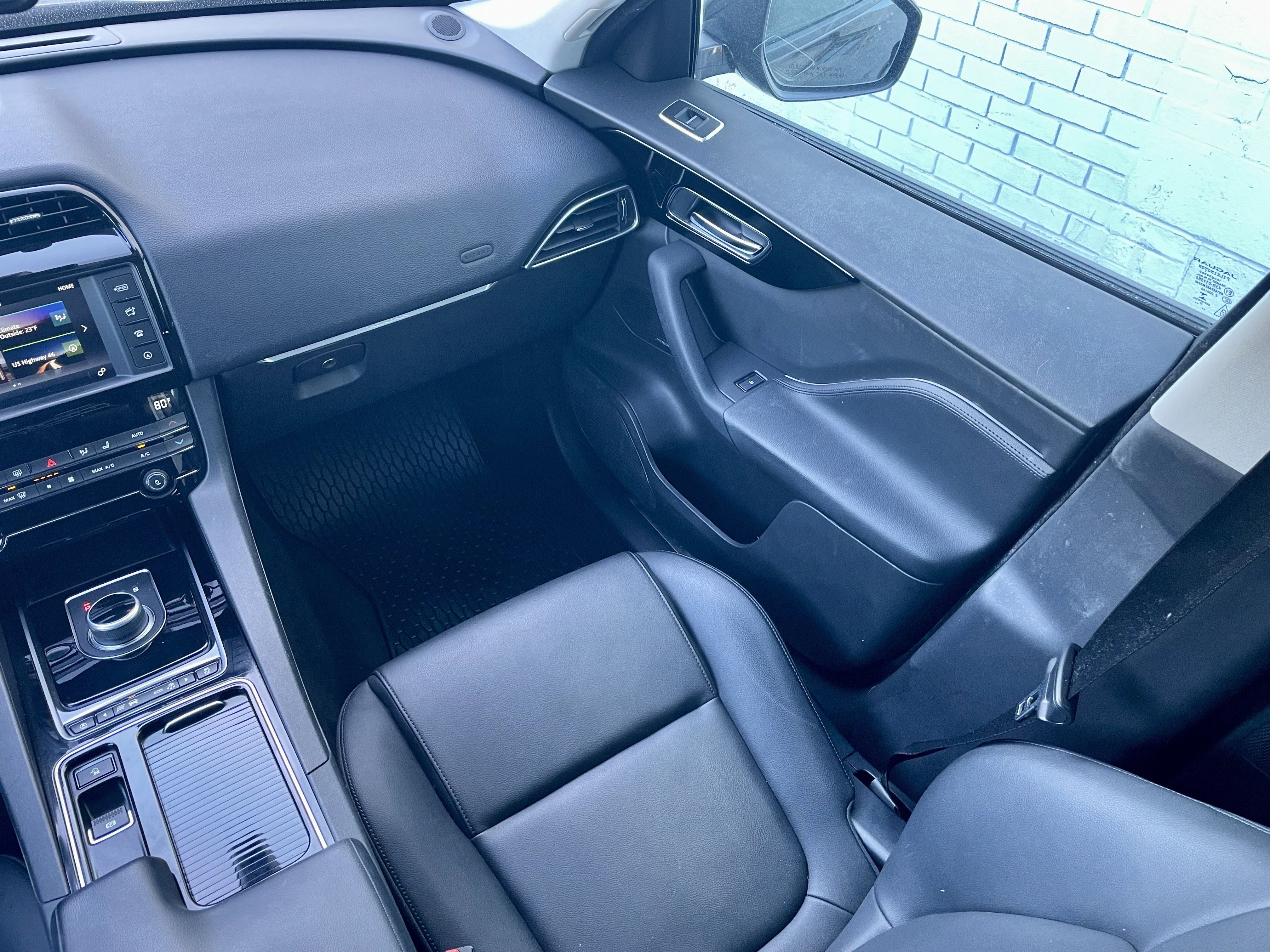 Used 2018 Jaguar F-PACE Premium image 18