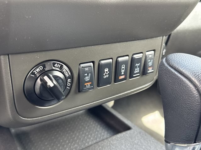 Used 2020 Nissan Frontier PRO-4X w/ Pro-4x Utility Package AWD/4WD image 34
