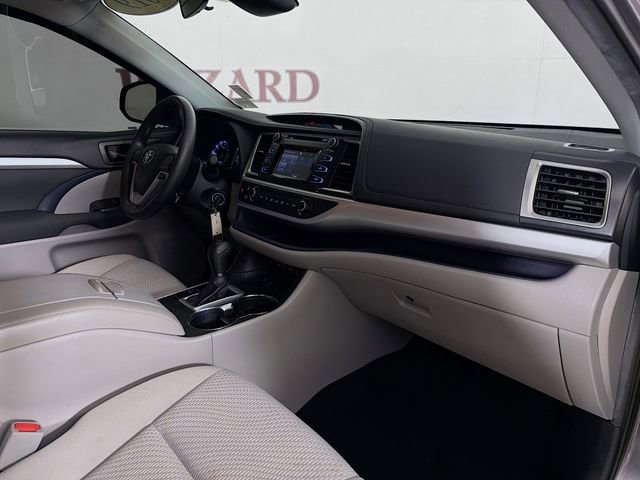 Used 2019 Toyota Highlander LE FWD image 33