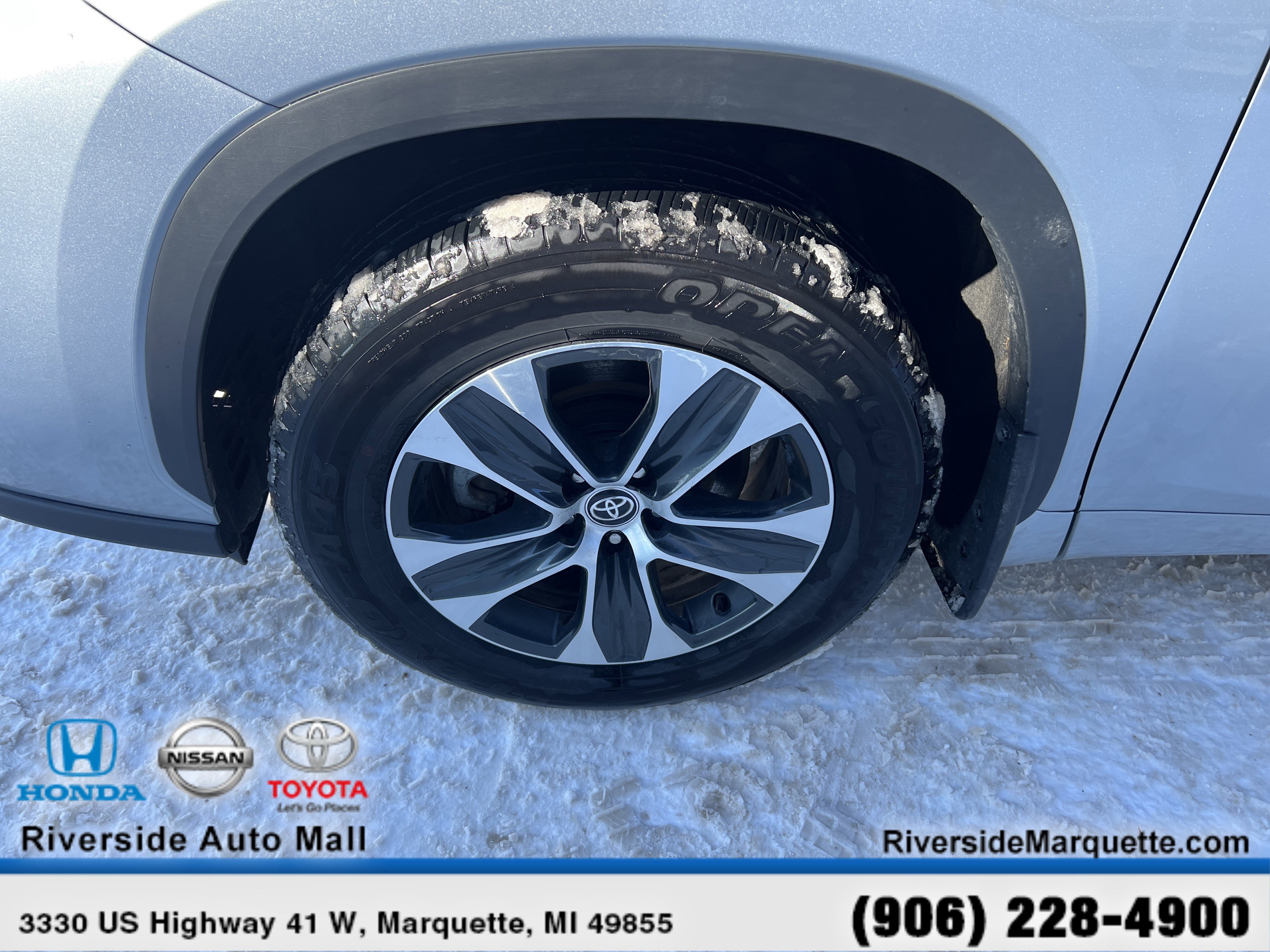 Used 2025 Toyota Highlander XLE image 11