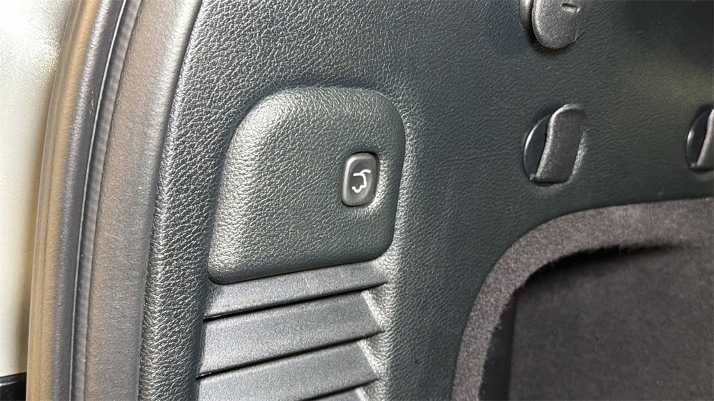 Used 2017 Jeep Grand Cherokee Limited image 16