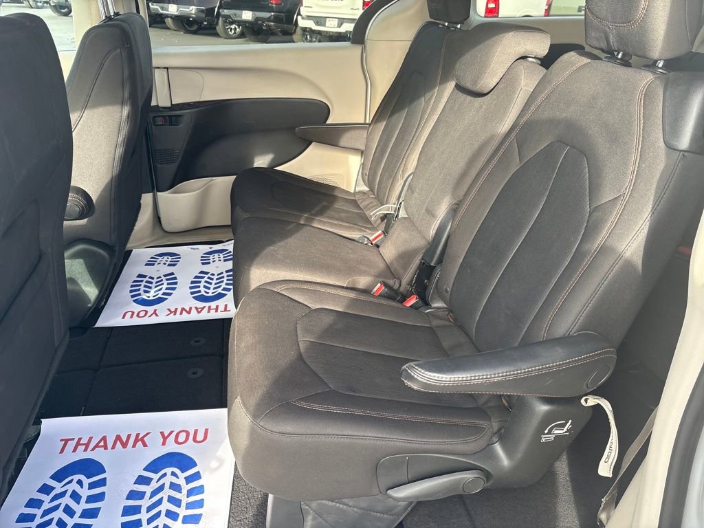 Used 2017 Chrysler Pacifica Touring image 23