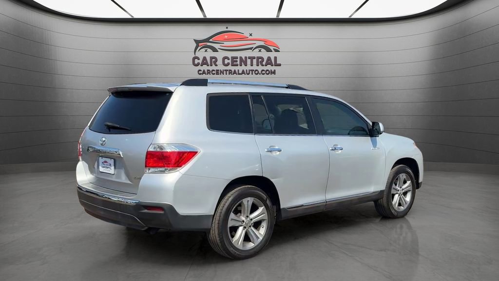 Used 2011 Toyota Highlander Limited w/ Tow Pkg AWD/4WD image 5