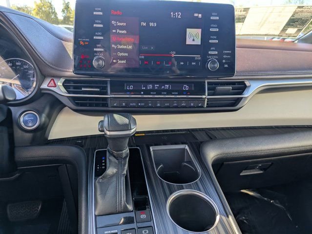 Used 2021 Toyota Sienna Platinum image 24