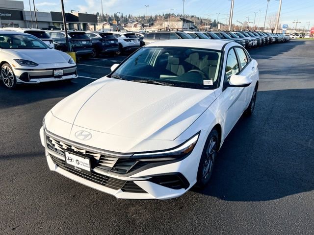 New 2026 Hyundai Elantra Hybrid w/ Cargo Package FWD image 4