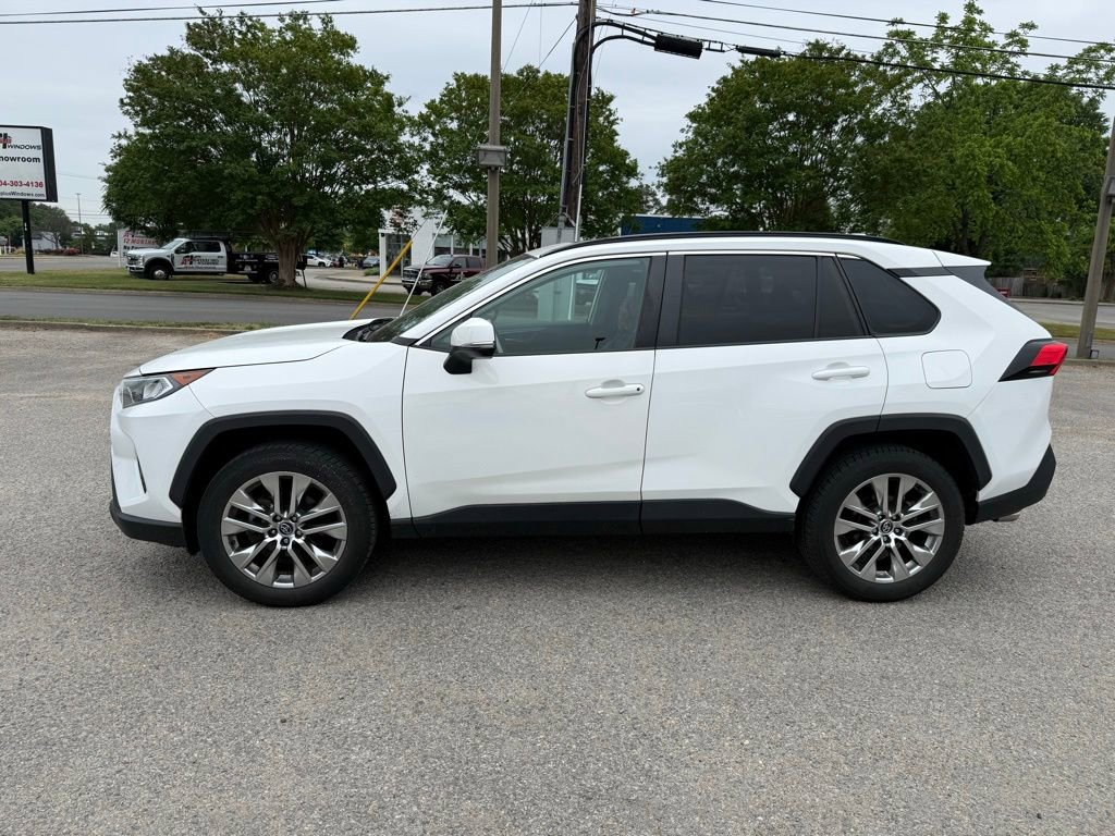Used 2020 Toyota RAV4 XLE Premium AWD/4WD image 4