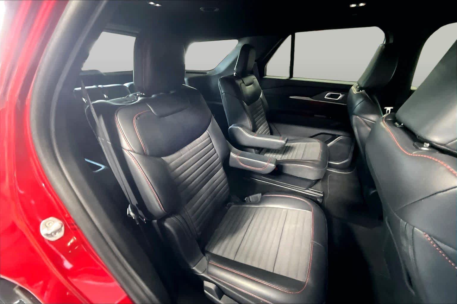 Certified 2025 Ford Explorer ST-Line w/ Premium Package RWD image 19