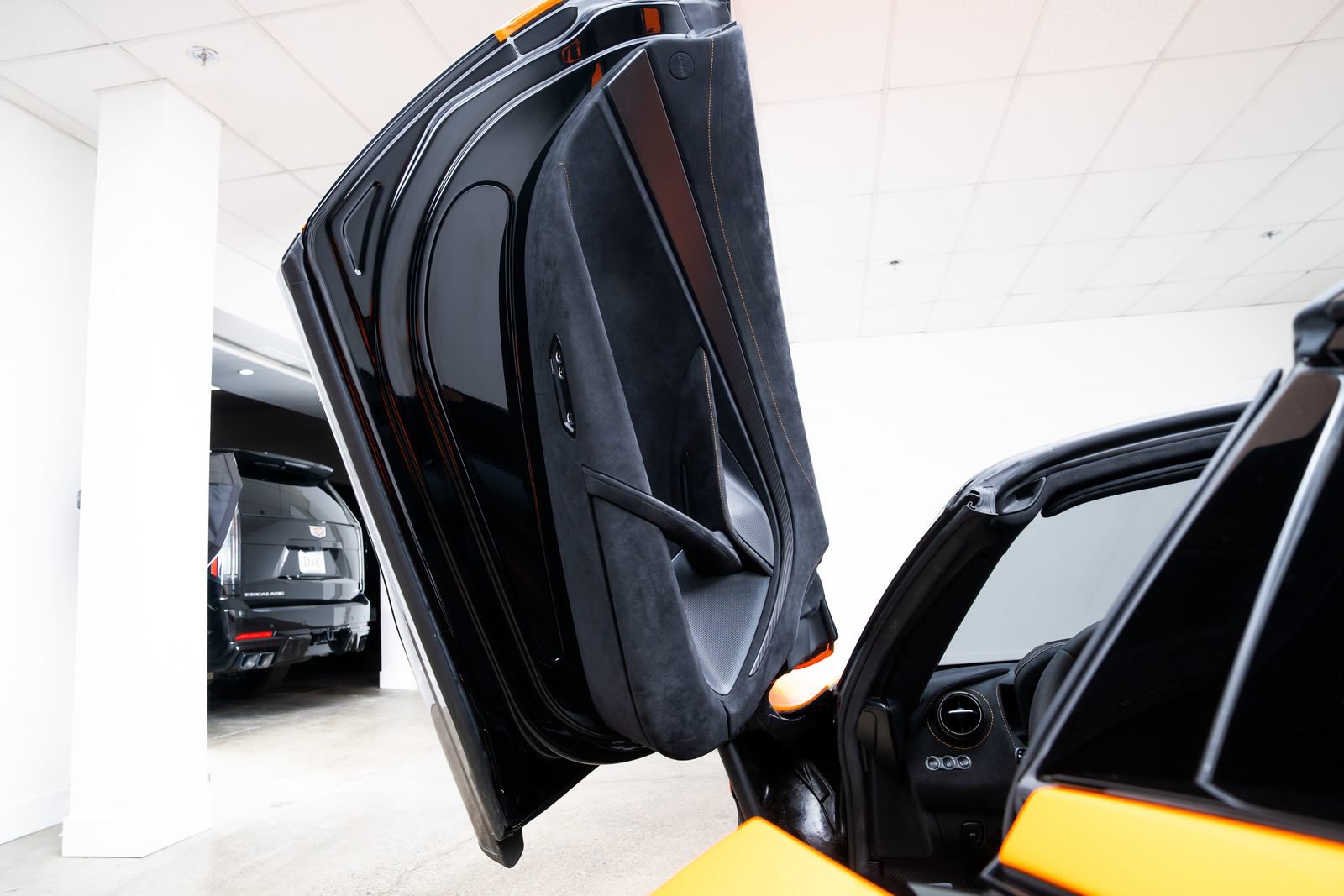 Used 2022 McLaren 765LT RWD image 23