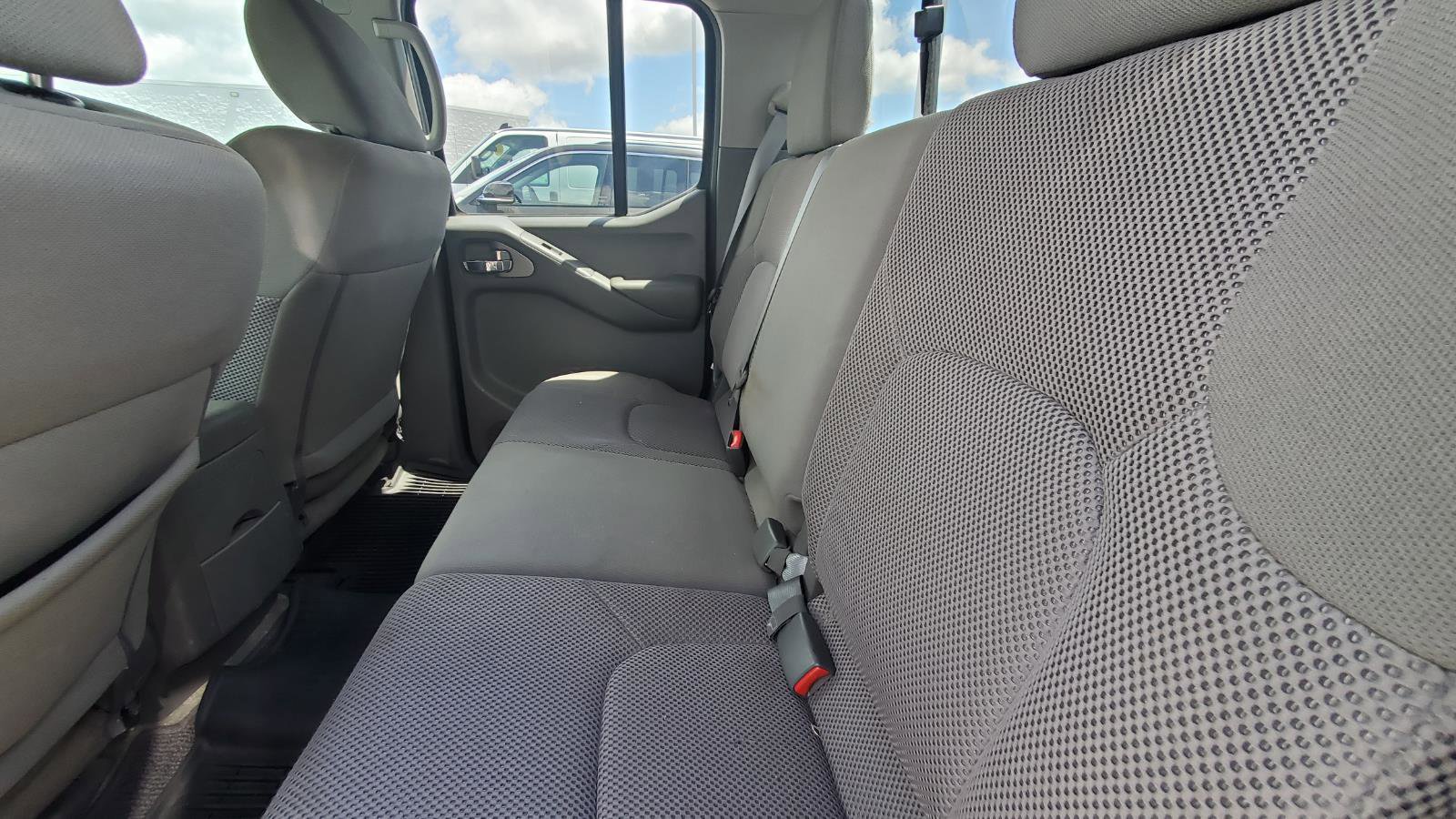 Used 2018 Nissan Frontier SV AWD/4WD image 5