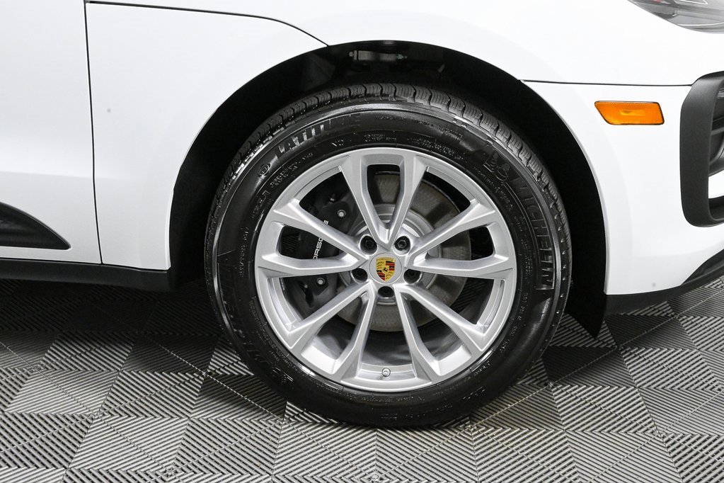 Certified 2025 Porsche Macan image 39