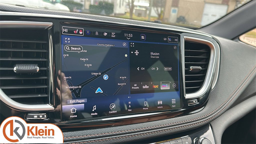 Used 2024 Chrysler Pacifica Pinnacle w/ Trailer Tow Group image 22