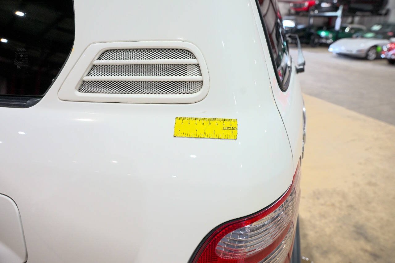 Used 2005 Toyota Land Cruiser AWD/4WD image 34