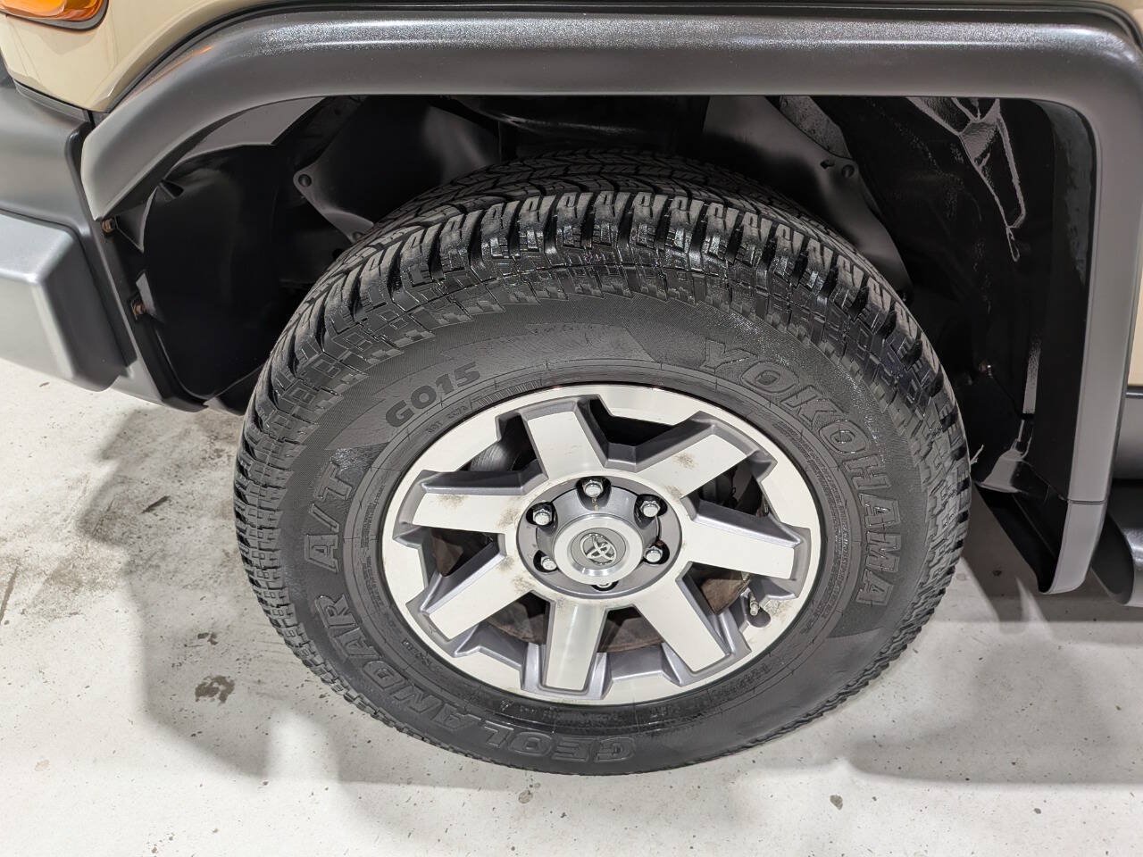 Used 2014 Toyota FJ Cruiser 4WD w/ Upgrade Package image 9
