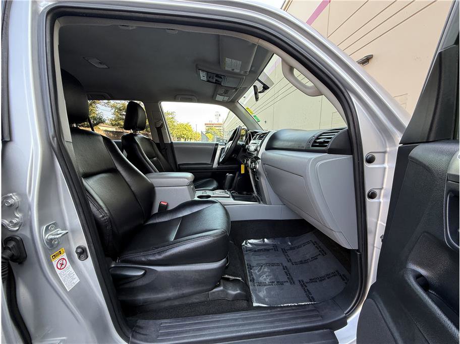 Used 2010 Toyota 4Runner SR5 RWD image 12